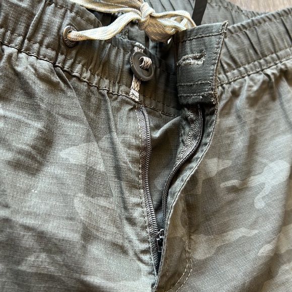 Size Small Grey Vuori Ripstop Camouflage Pants - Picture 5 of 10